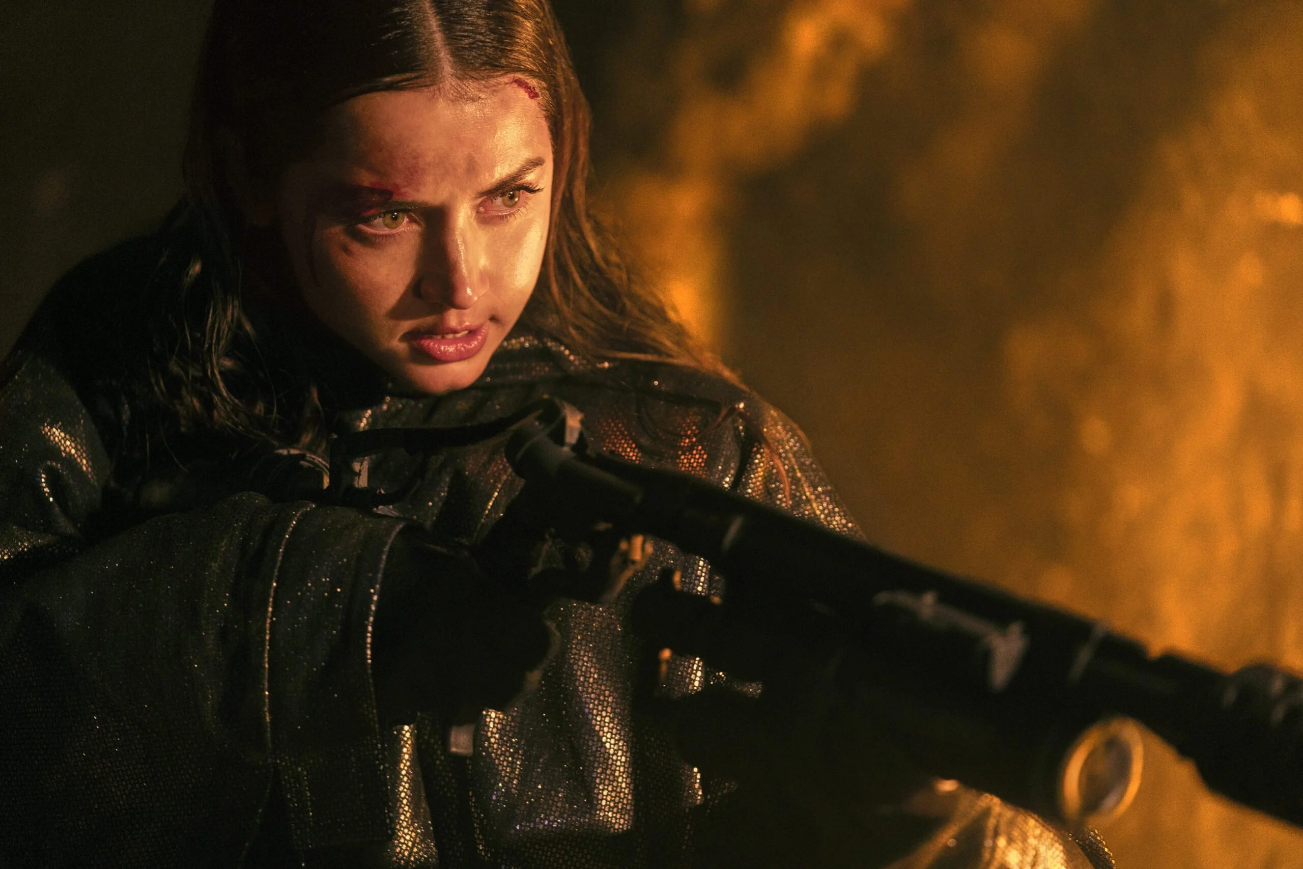 Bailarina Ana de Armas aparece em ação em novas imagens oficiais
