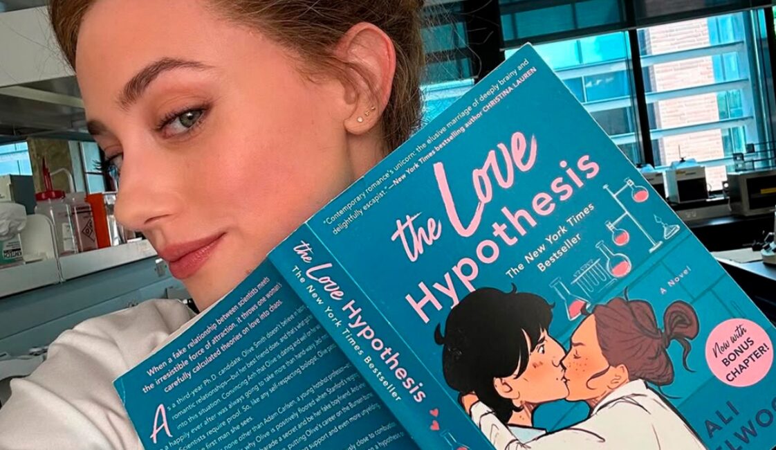 “A Hipótese do Amor” vai virar filme: Lili Reinhart e Tom Bateman protagonizam adaptação do fenômeno BookTok